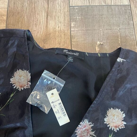 Madewell Silk Organza Puff-Sleeve
Wrap Top in Aster Portrait size xs - Picture 5 of 9